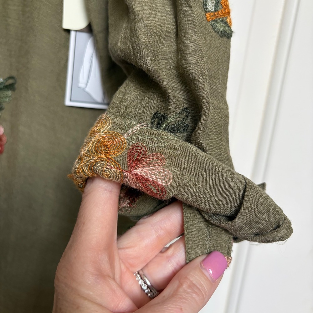 Fig and Flower Olive Green Floral Embroidered Roll Tab Button Down Blouse L NEW - Picture 5 of 14